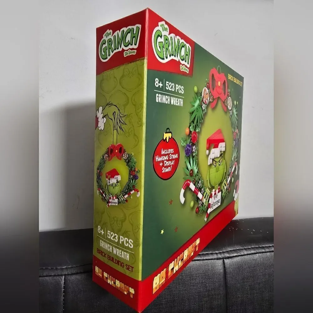 Grinch Brick Building Set - Festive Wreath